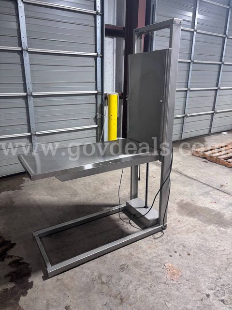 Suburban Surgical Hydraulic Table