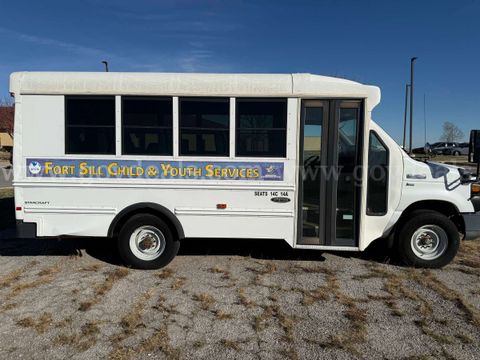 2009 Ford Econoline 15 Passenger Bus **Low Miles 14,886**