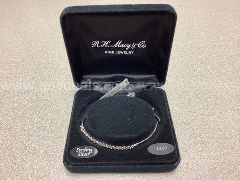 Sterling Silver 1/10CTW Diamond Bracelet ( Retail $250.00 )
