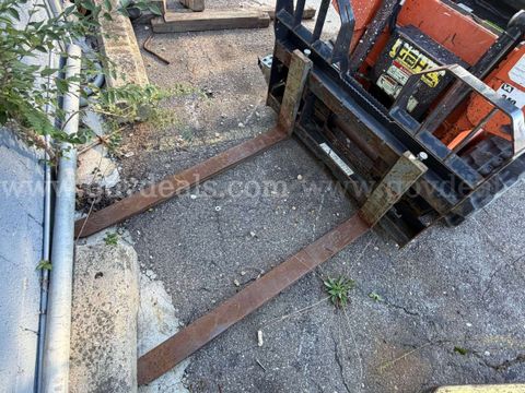 Bobcat 48IN Pallet Forks