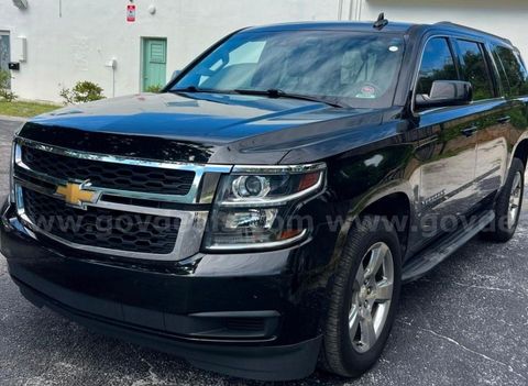 2017 Chevrolet Suburban Lt black on black no reserve