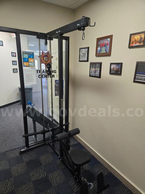 Titan Fitness Lat Pulldown & Seated Row Machine – Fully Functional – Like New