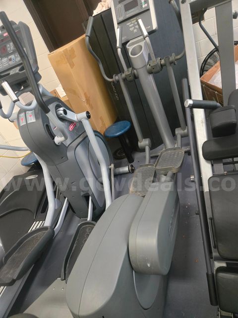Life Fitness Commercial Elliptical Cross-Trainer – Fully Functional – Pre-Owned