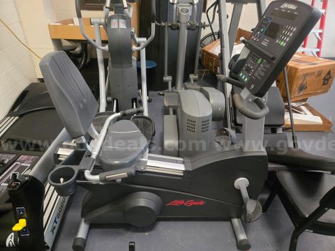 Life Fitness LifeCycle Commercial Recumbent Exercise Bike – Fully Functional