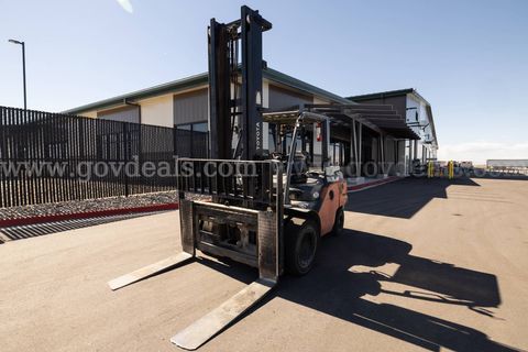 2016 Toyota 8FD50U Pneumatic Tire Forklift