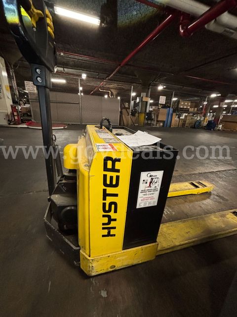 Hyster W40XT Electric Walkie Pallet Jack, 4,000 lb Capacity (NEEDS BATTERY) (NO THIRD-PARTY PICKUP)