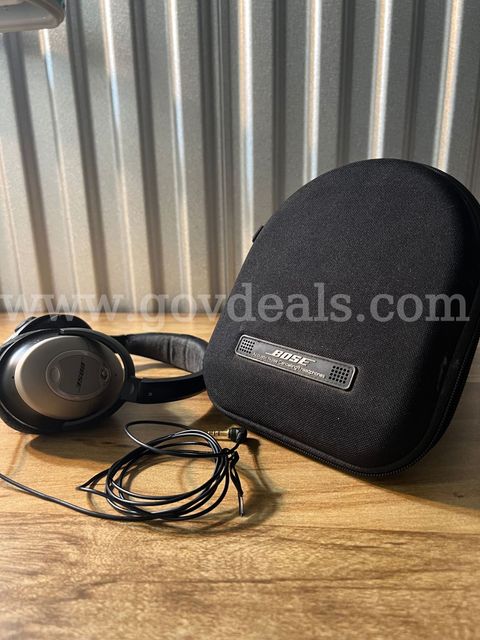 Bose Acoustic Noise Cancelling Headphones with Black Case
