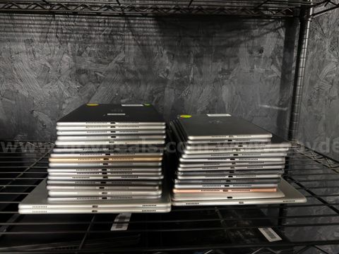 33 Apple iPads Air Gen 1 2 Pro Gen 1 iPad Gen 5 6 8 9 (16GB-128GB Storage) WIPED