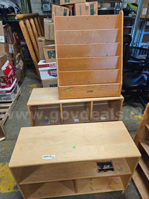 LOT (3) Kids Furniture