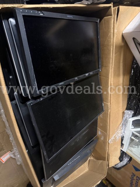 A lot of 300 mixed monitors tested 24 inch and 22 inch