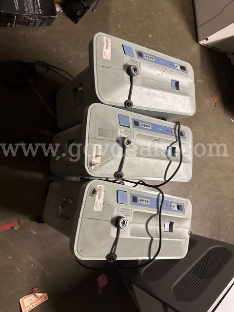 A lot of 3 PHILIPS/RESPIRONICS UltraFill Home Oxygen System 1057100