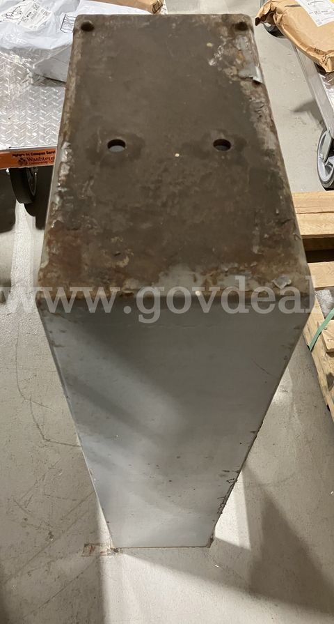 Heavy-Duty Industrial Steel Machine Stand / Pedestal Base – Workshop / Industrial Chic