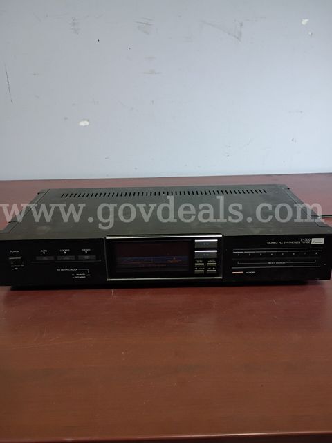Sansui T-700 Stereo Tuner