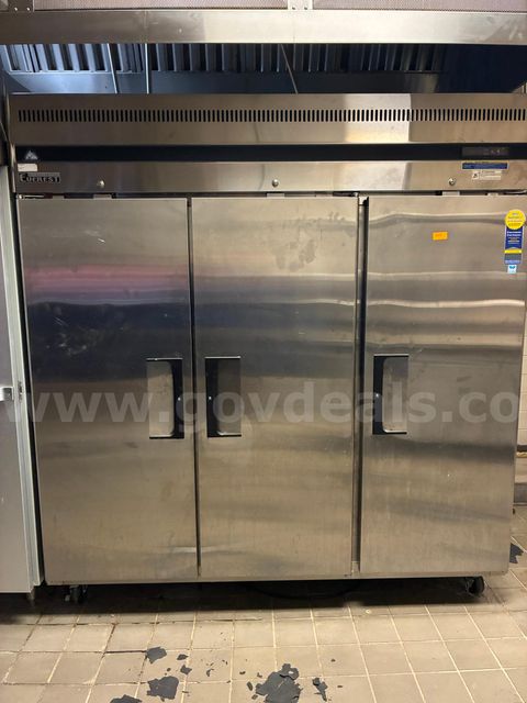 Stainless steel reach-in refrigerator