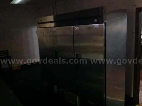 True Mdl T-72F Three door Stainless steel reach-in cooler