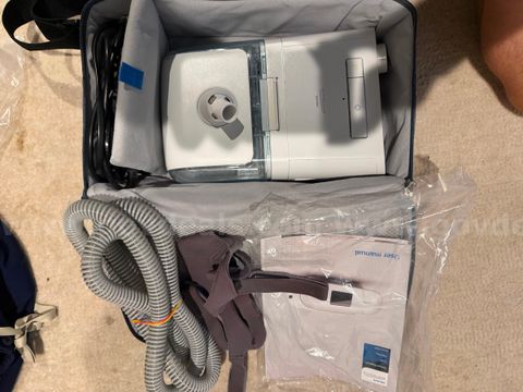 Philips Respironics DreamStation CPAP With case and power adapter READY FOR USE shipping only