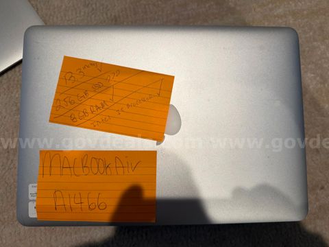 Apple MacBook Air A1466 2015 i5 intel1.6GHz 8GB shipping only