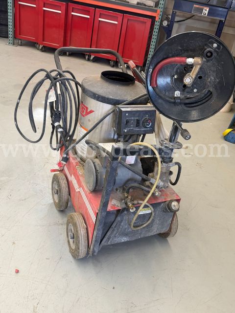 Hotsy 555SS Heated Pressure Washer