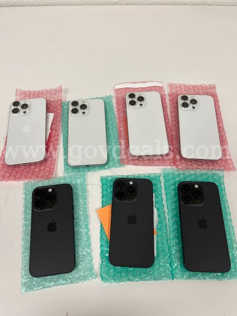 Lot of 7 Mixed iPhone 15 Pro, iPhone 15 Pro Max - Fully Functional
