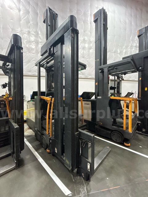 Crown TSP 7000 Series Electric VNA Turret Stockpicker