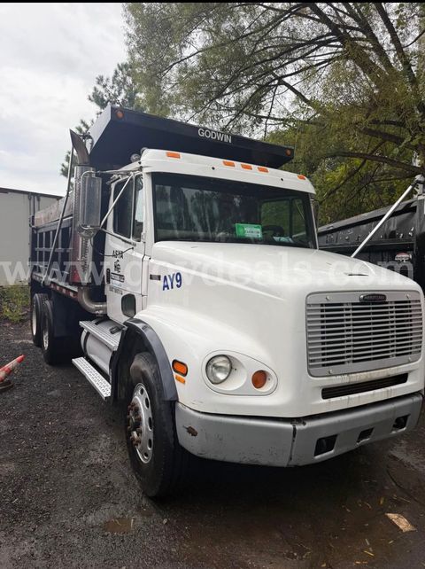 2001 Freightliner FL112