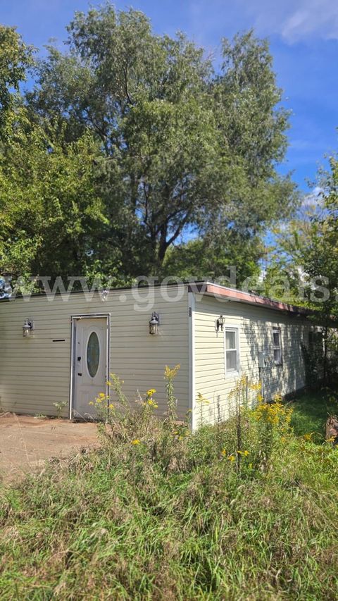 FOREST CITY HOT DEAL! 🏡 Affordable Home with Great Investment Potential!**