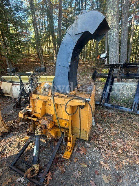 trackless snow blower