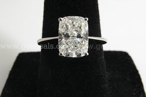 Platinum 3.08 Carat Diamond Ring With IGI Certificate