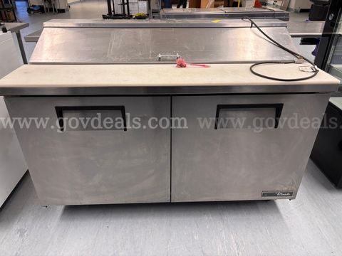True TSSU-60-16-HC Commercial Refrigerated Sandwich/Salad Prep Table – Excellent Condition