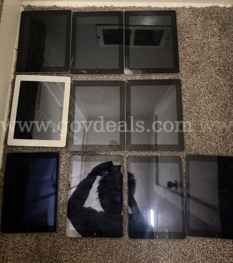 Lot of 10 Ipads