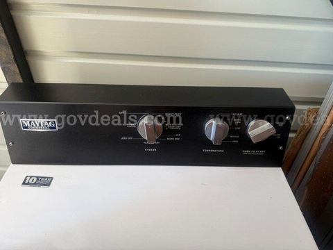 Maytag Commercial Dryer - Few Scratches - Gas - 120V 60Hz