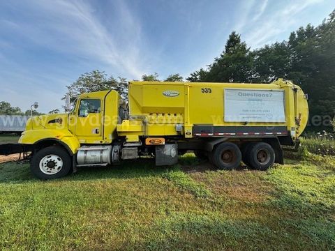 2013 Kenworth T400 Garbage Truck PACCAR platform, and a purpose-built Labrie side-load collection body