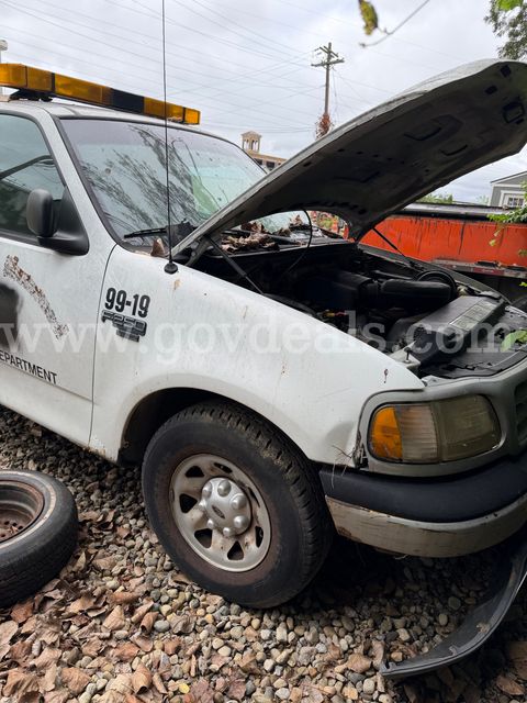 1999 Ford F-250 2WD White 4.6L V8