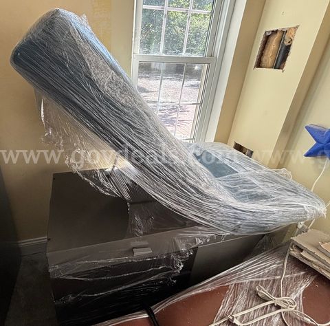 2011 Midmark Exam Table