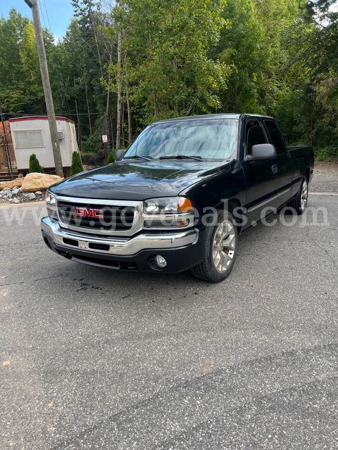 2004 GMC Sierra 1500 SLE Ext. Cab Short Bed 2WD