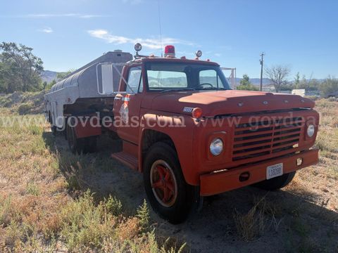 1968 Ford F700 Semi Truck