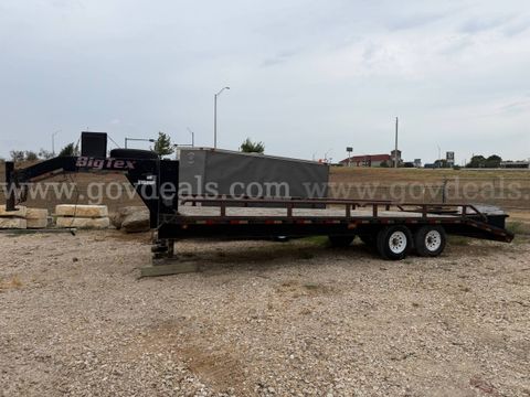 2000 Big Tex Gooseneck Trailer with Dovetail