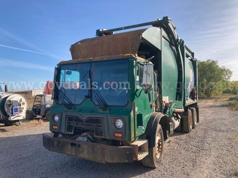 2013 Mack MRU633 T/A Front Loader Garbage Truck