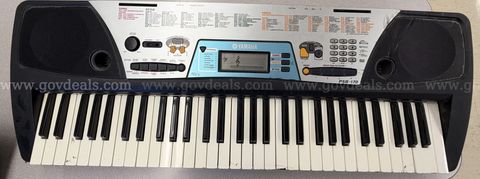Black Yamaha Keyboard Non-Weighted Keys