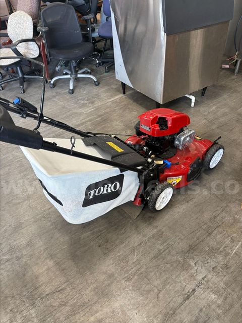 Toro Self Propelled Mower (Does Not Run Broken Rod)