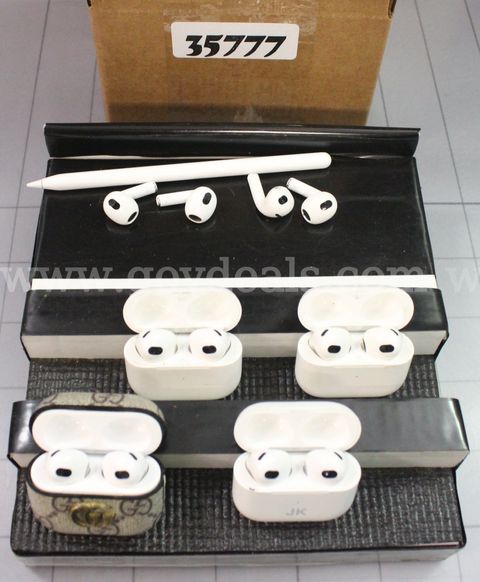 (4) Sets of Apple Air Pods/etc., Approximately 1 lb., #35777