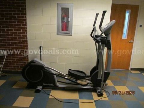 SportsArt E825 Elliptical Performance Machine(226876 TM)
