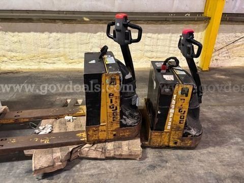 Big Joe Electric Pallet Jacks *FOR PARTS (227986 NM)
