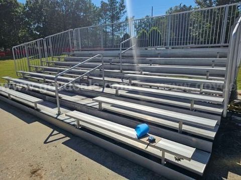 Bleacher (228010 BT)