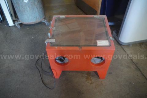 Astro Pneumatic Tool Co. Sandblaster Cabinet