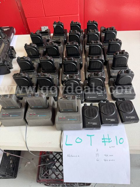 Motorola Pagers LOT - (3) 2 series - (19) 3 series (6) 4 series range uhf 460.1000 & 460.6250
