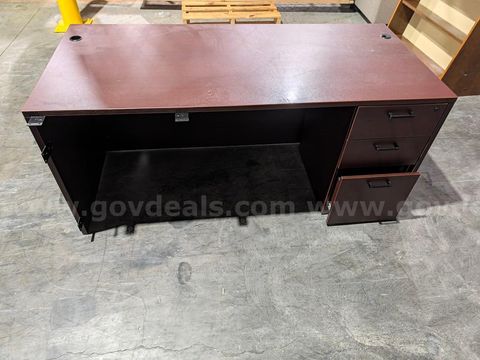 1 Used L-Shape Desk