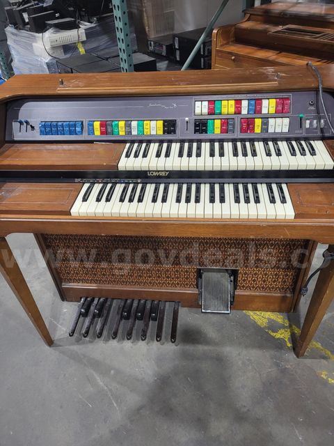 Lowrey Jamboree electric organ