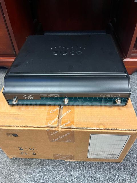 IT - Lot #695 - Cisco 1941W Integrated Services Router