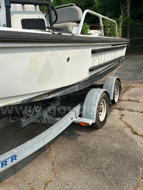 2006 Boston Whaler Boat 19' , Trailer And Motor